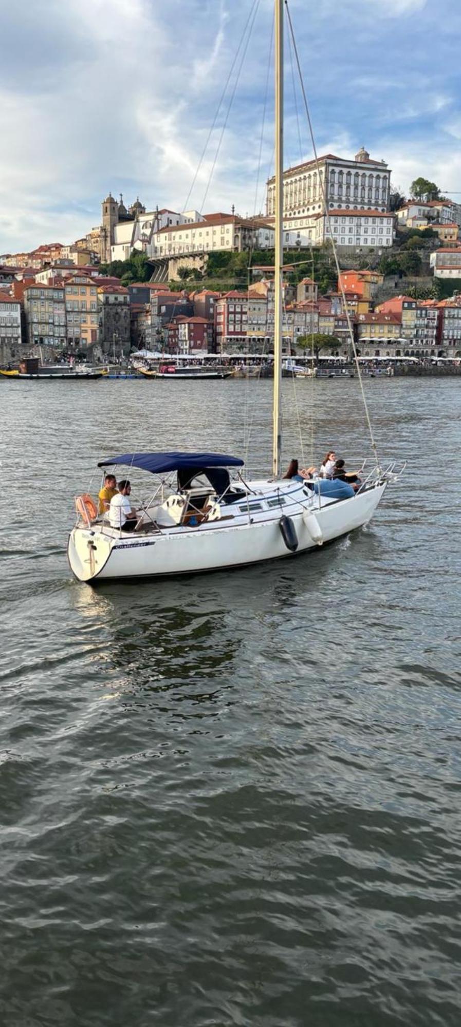 Navegar No Douro - Navegacao E Turismo Unipessoal, Lda Hotel Вила Нова ди Гая Екстериор снимка